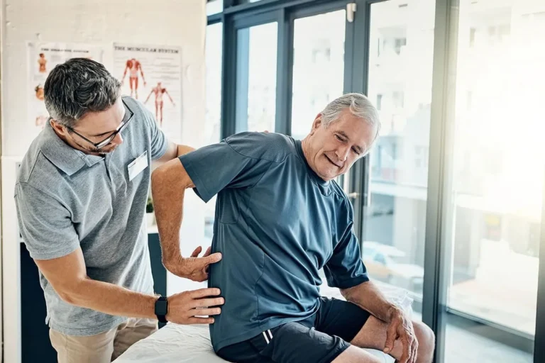 Chiropractic Treatment vs medication 768x512