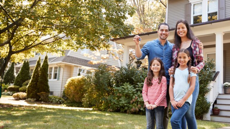 royal roofing happy family hero background 768x432